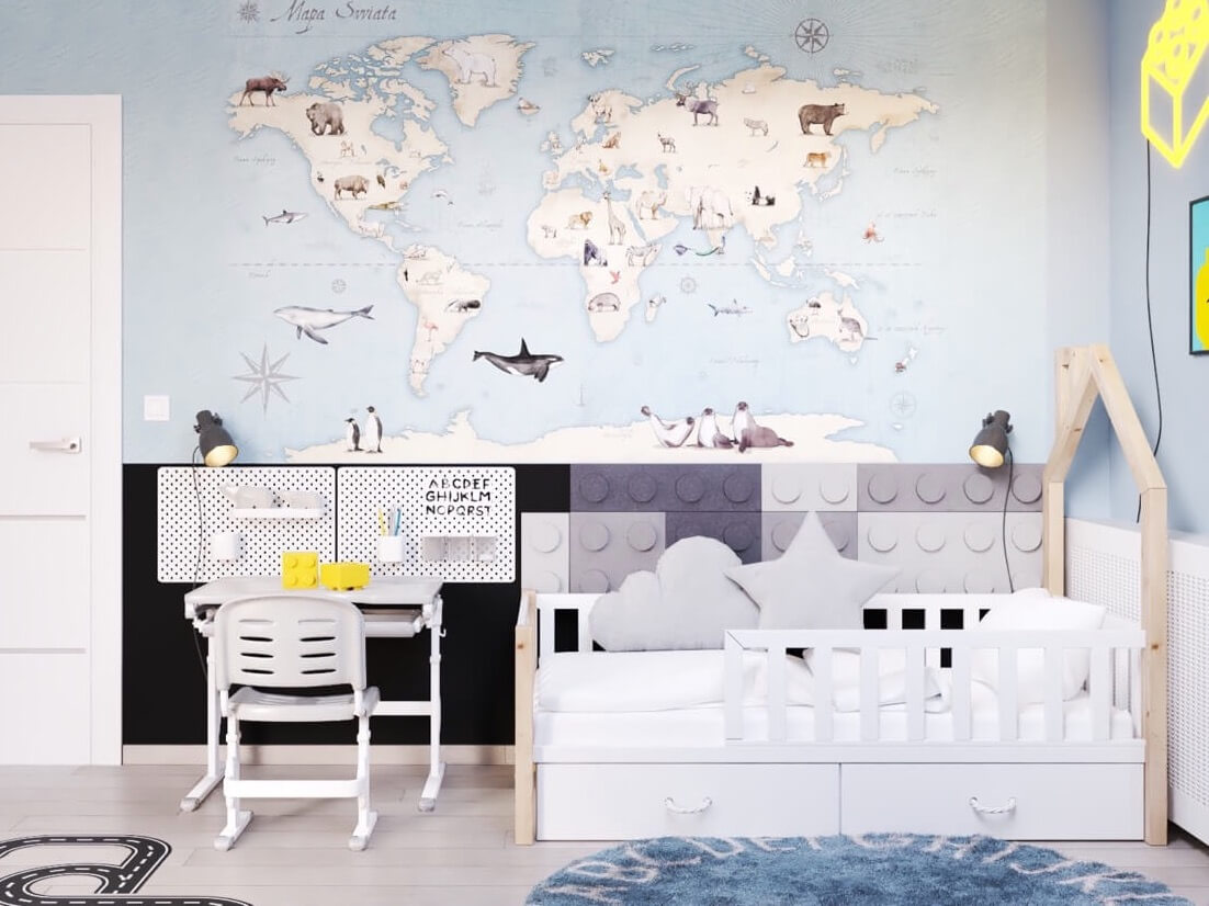 niebieska tapeta z mapą świata w pokoju chłopca fana lego