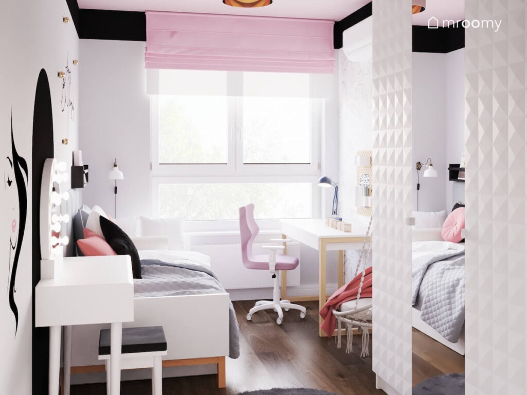 Jasny pokój dla dziewczynki w wieku szkolnym a w nim białe meble oraz różowe i czarne akcenty